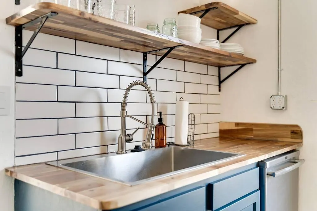 Historic Apt Near Music Row-Hillsboro Village Nashville Apartment